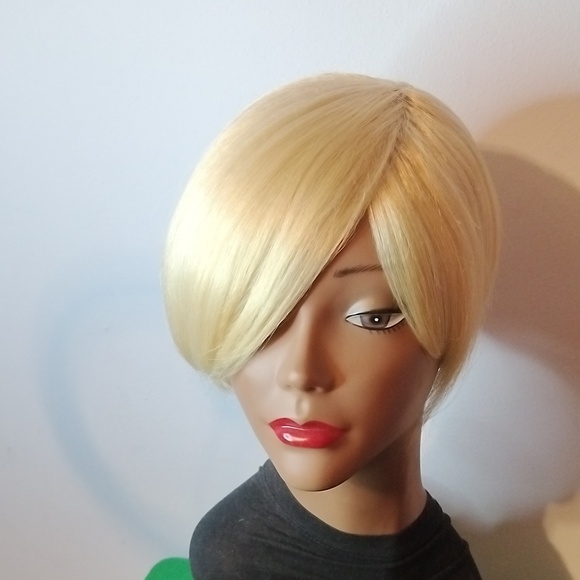 Short Blonde Wig